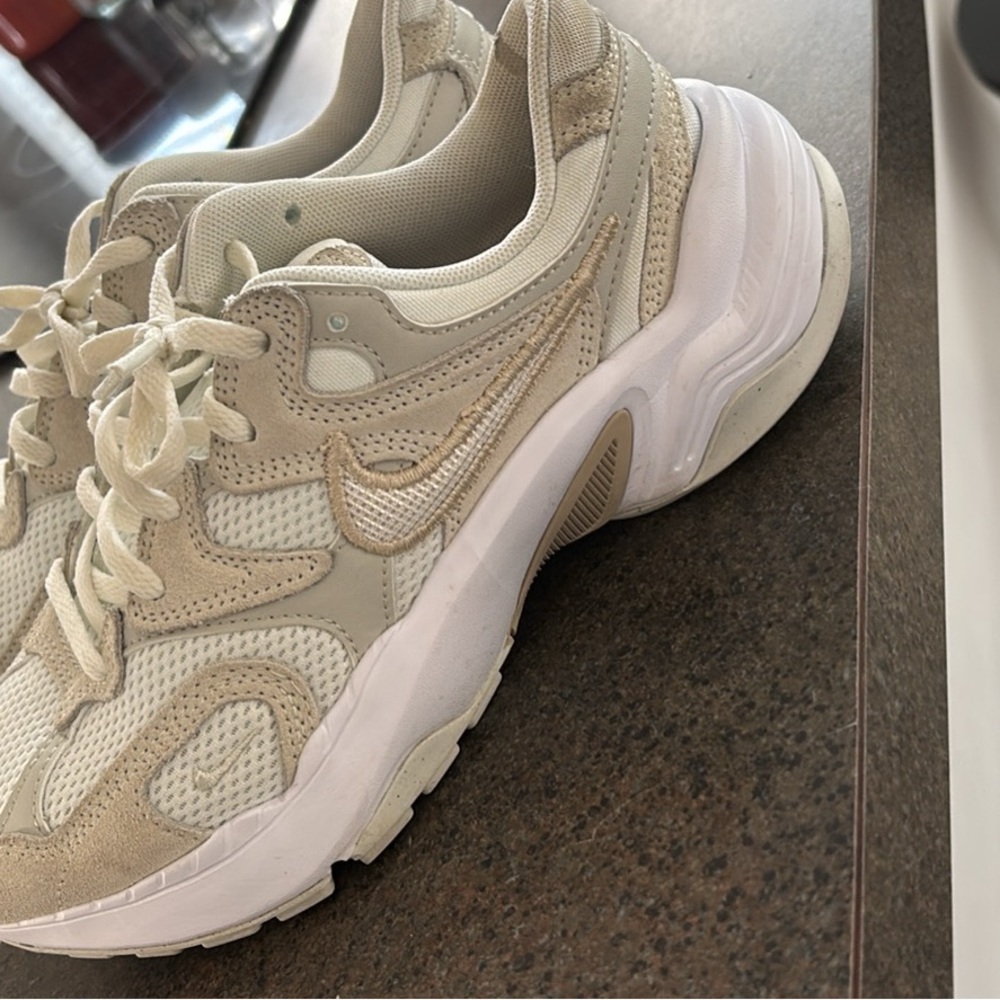 Nike Women’s AL8